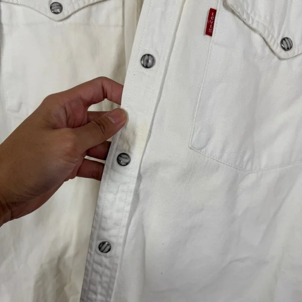 Vintage Levi’s White Western Button Up Shirt Mens Size S Classic Denim Style